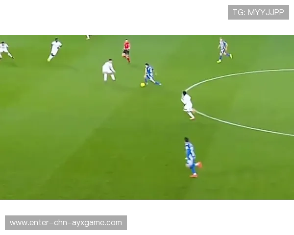 法国姆巴佩禁区内完美射门，再取关键进球